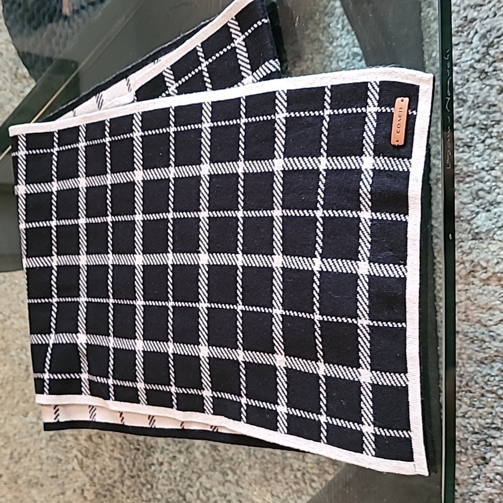 Coach Scarf - Picture 4 of 9